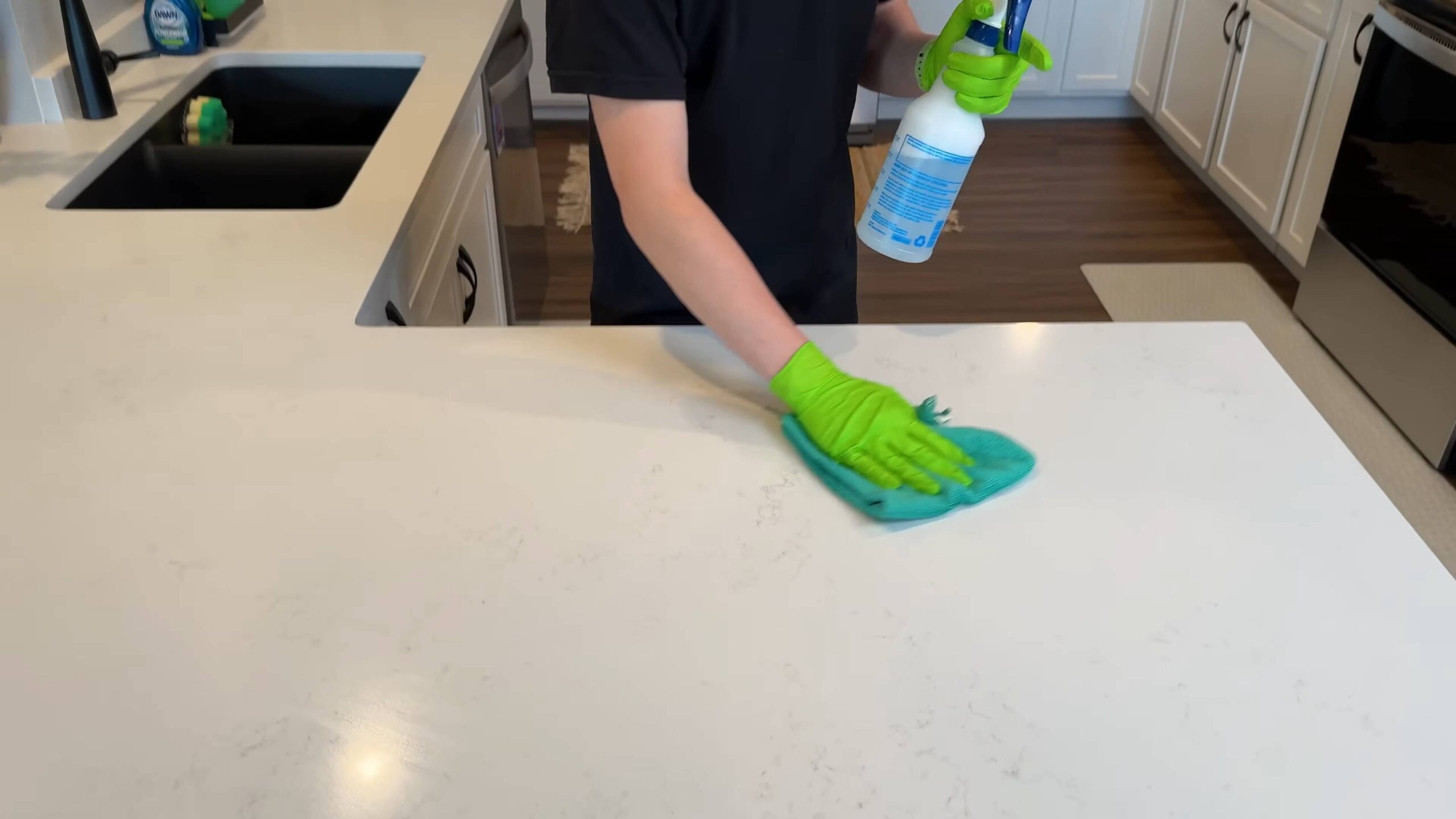 Quarz Arbeitsplatte reinigen